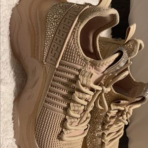 BRAND NEW** STEVE MADDEN Sneakers